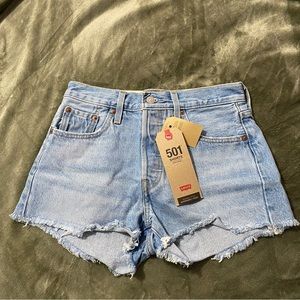 SOLD | Levi’s 501 High Rise Fray hem Shorts, Size 25